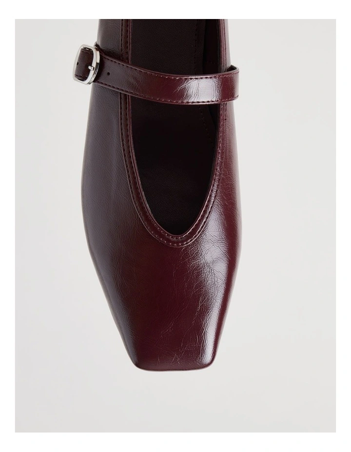 Lana Flat Shoes in Fig image 7