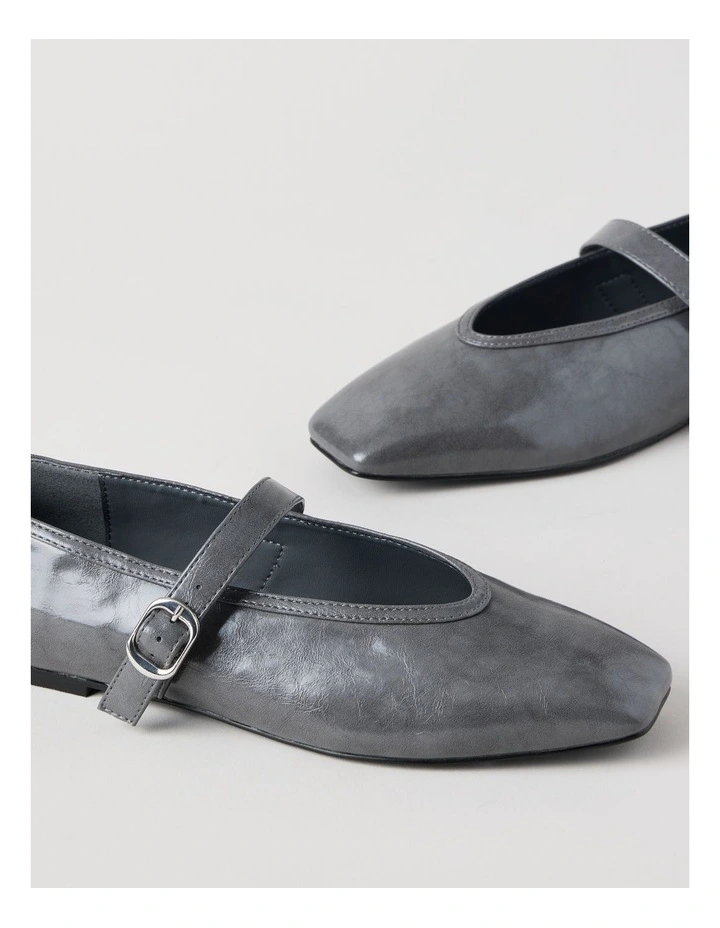 Lana Flat Shoes in Charcoal image 4