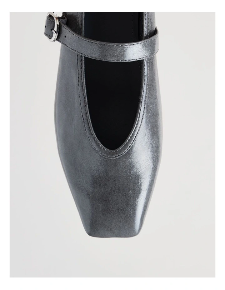 Lana Flat Shoes in Charcoal image 7