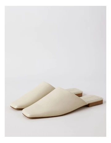 Luna Flat Shoe in Chalk Leather