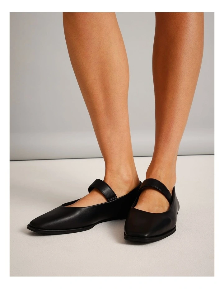 Monica Flat Shoes in Black Leather image 2