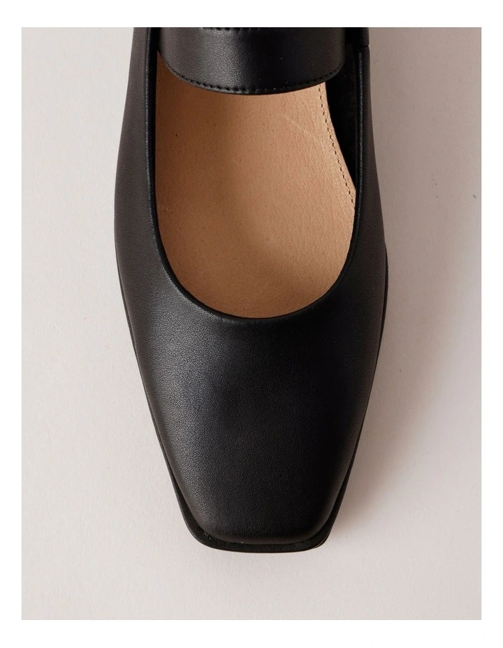 Monica Flat Shoes in Black Leather image 4