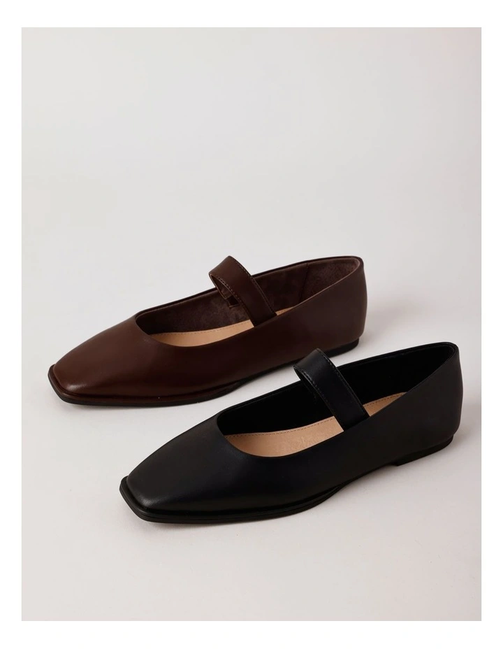Monica Flat Shoes in Black Leather image 7