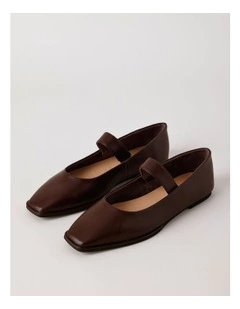 Monica Flat Shoes in Chocolate Leather
