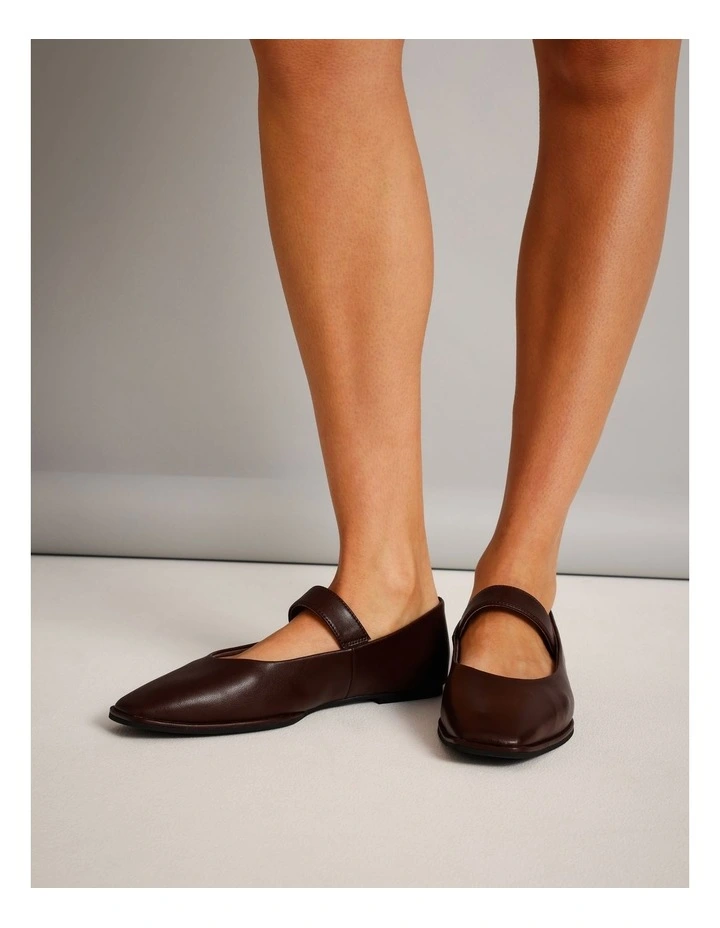 Monica Flat Shoes in Chocolate Leather image 2