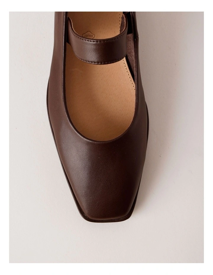Monica Flat Shoes in Chocolate Leather image 3