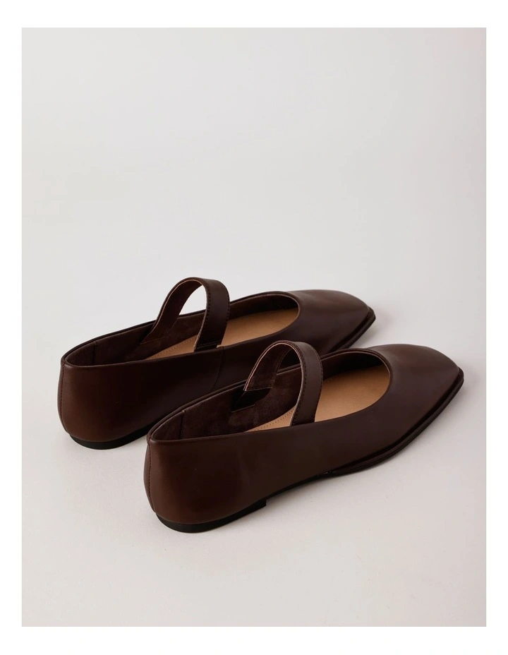 Monica Flat Shoes in Chocolate Leather image 5