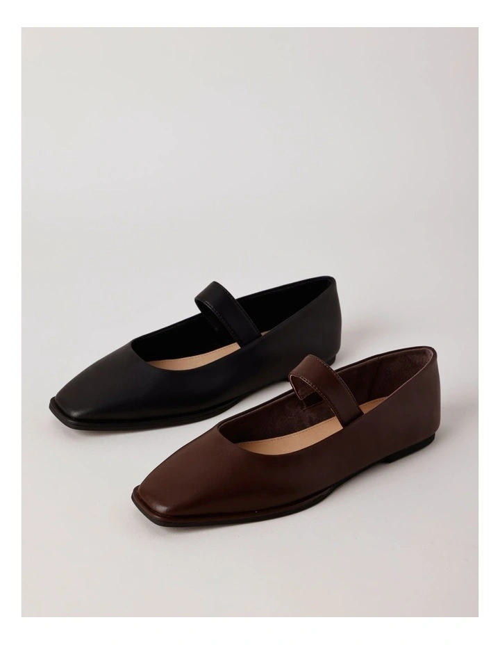 Monica Flat Shoes in Chocolate Leather image 7