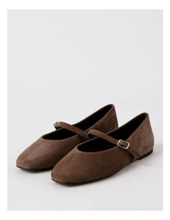 Shay Flat Shoes in Chocolate Suede