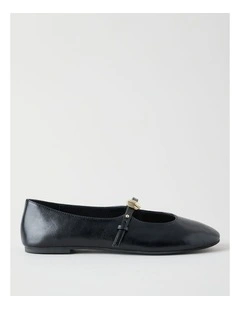 Kasey Flat Shoes in Black