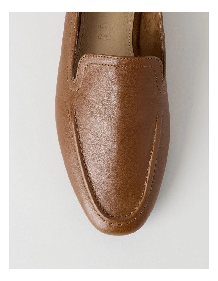 Ada Flat Shoes in Tan image 6