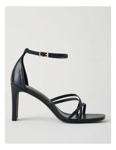 Dainty Sandal in Black