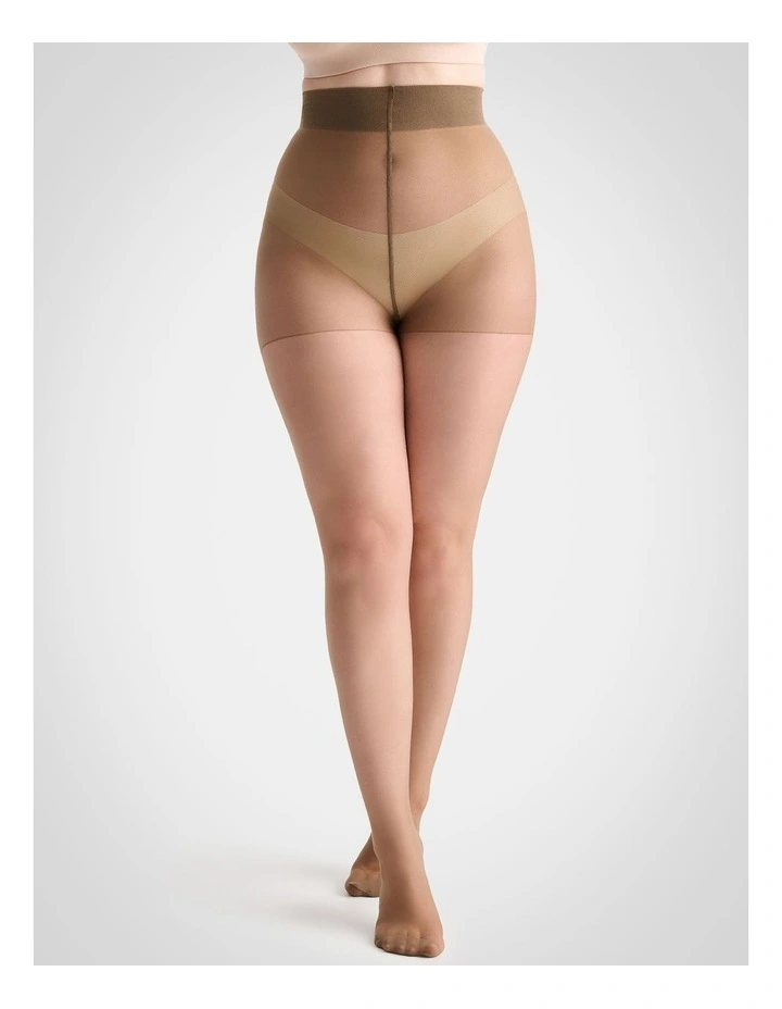 Extra Fuller Figure Sheer Pantyhose in Nullita image 2
