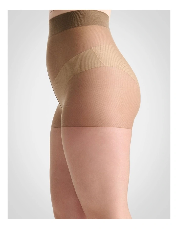 Extra Fuller Figure Sheer Pantyhose in Nullita image 5