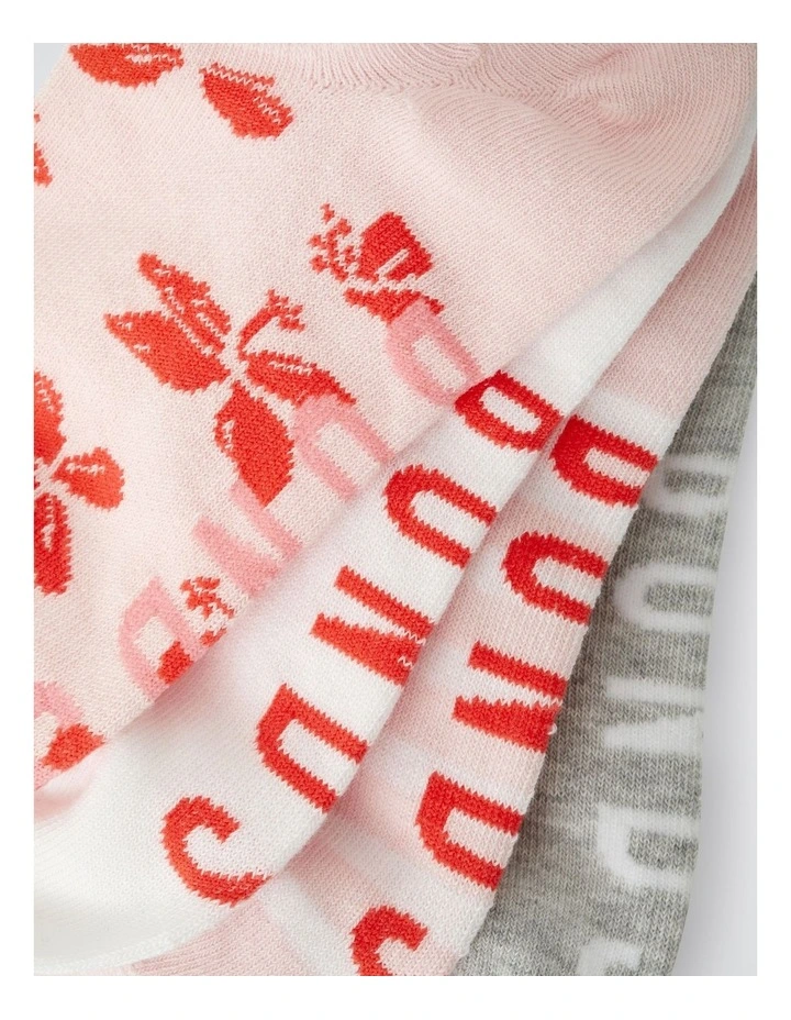 Women's Pattern No Show Socks 4 Pack image 3