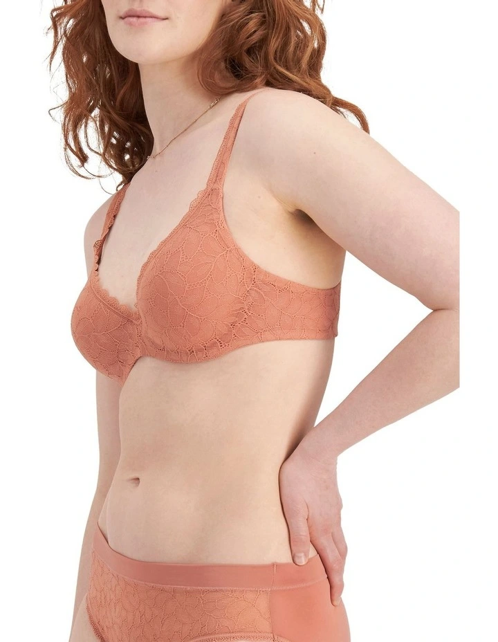 There Lace Contour Bra in Lie To Me image 7