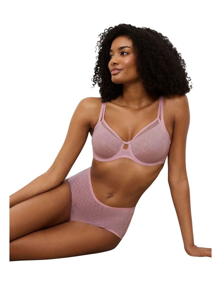 Signature Sheer Minimiser Bra in Pink image 4