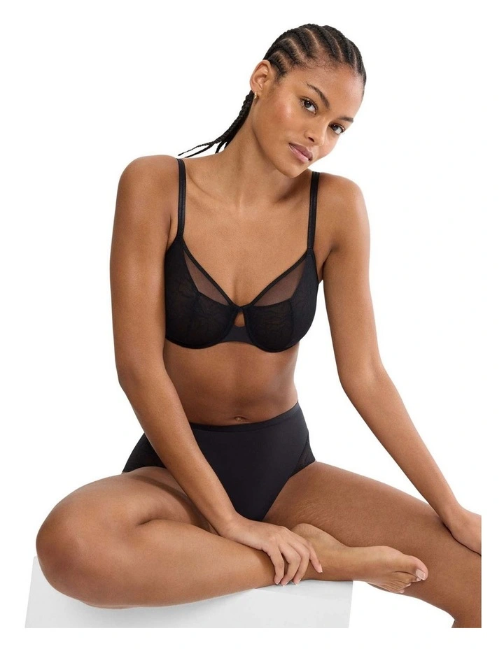 Comfort Contour Minimiser Bra in Black image 4