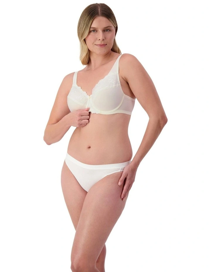 Embroidered Minimizer Underwire Bra in Vanille image 5