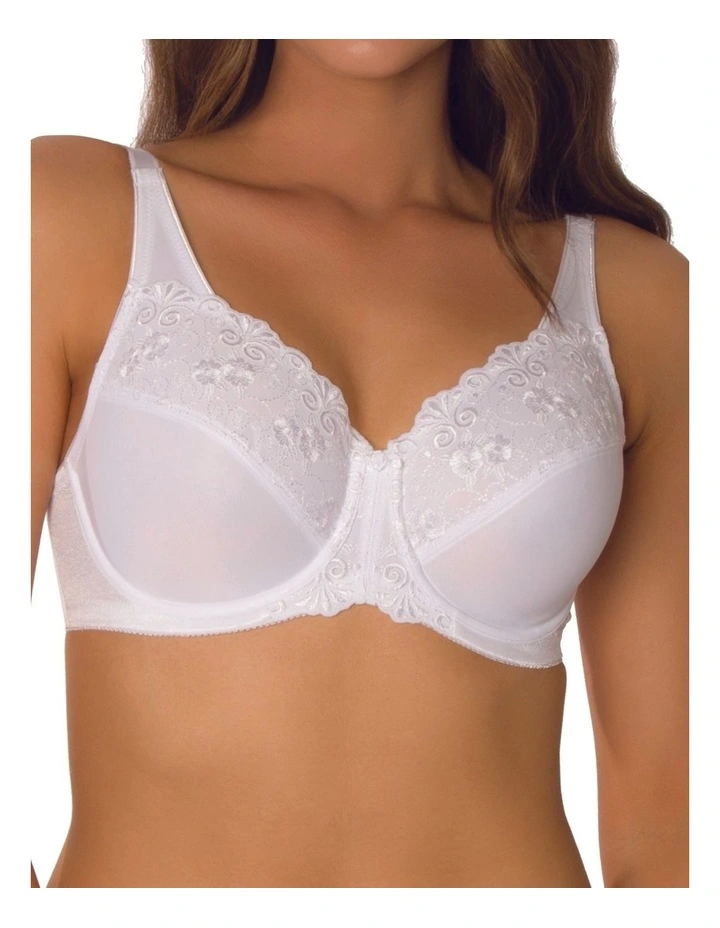 Triumph embroidered minimizer bra Clearance