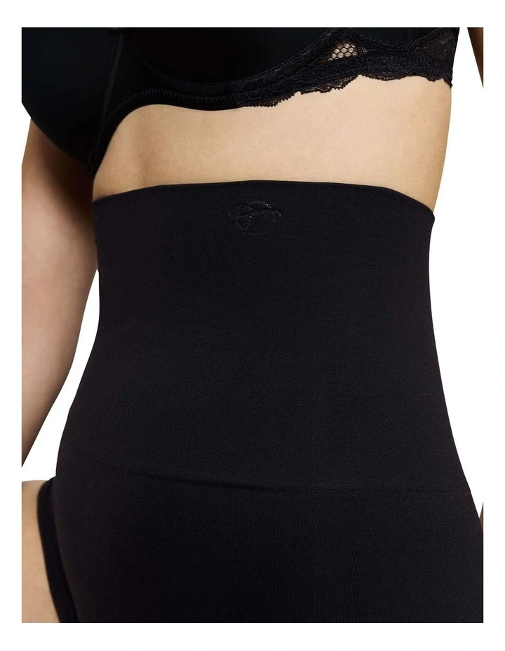 Soft Sculpt Shorts in Black image 3