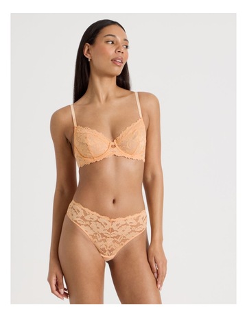Apricot colour
