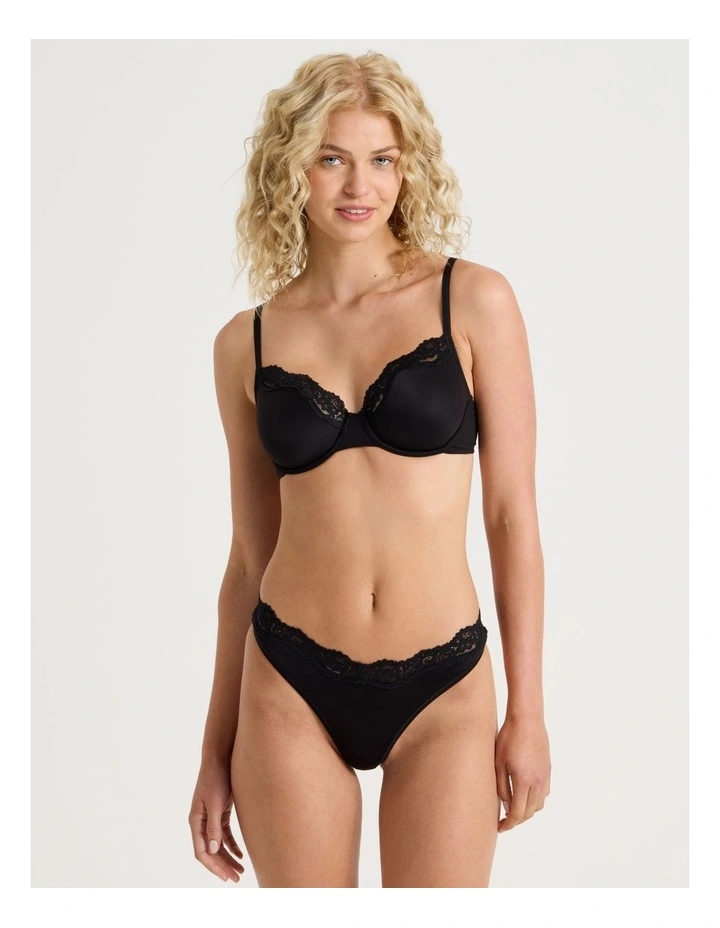 Cheeky Lace Underwire Scoop Bra in Black image 2
