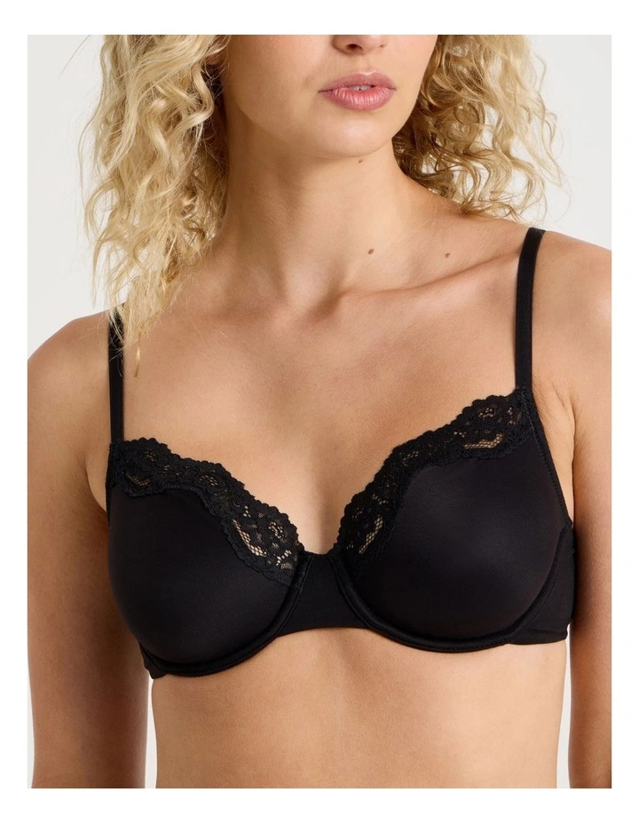 Cheeky Lace Underwire Scoop Bra in Black image 3