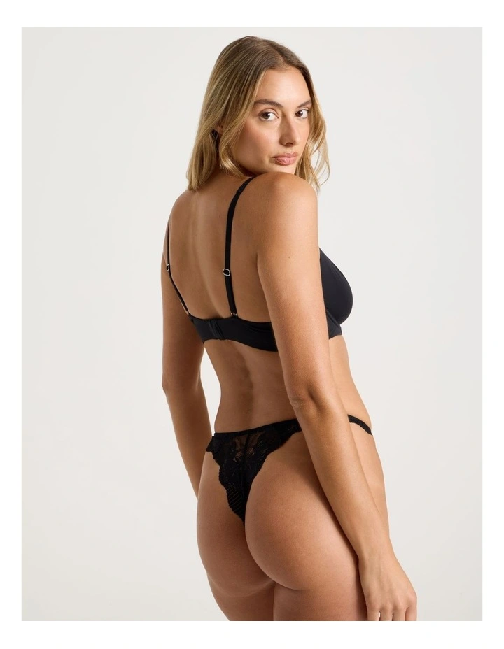 Pure Comfort Underwire Scoop Bra in Black image 5