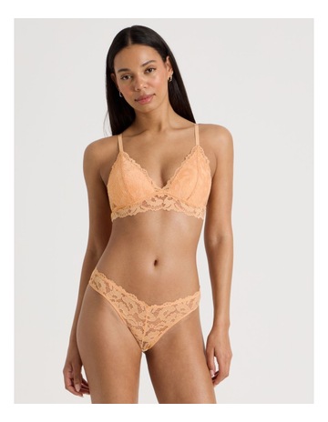 Apricot colour