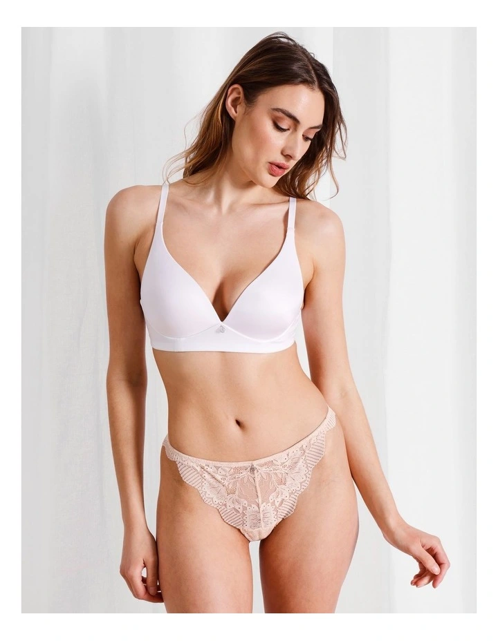 Pure Comfort Wirefree Contour Bra in White image 4