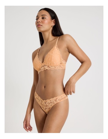 Apricot colour