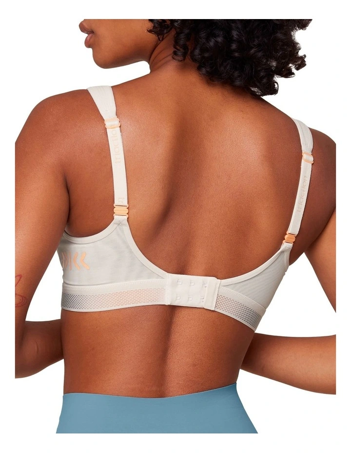 Triaction Cardio Cloud Bra in Fresh Powder image 2