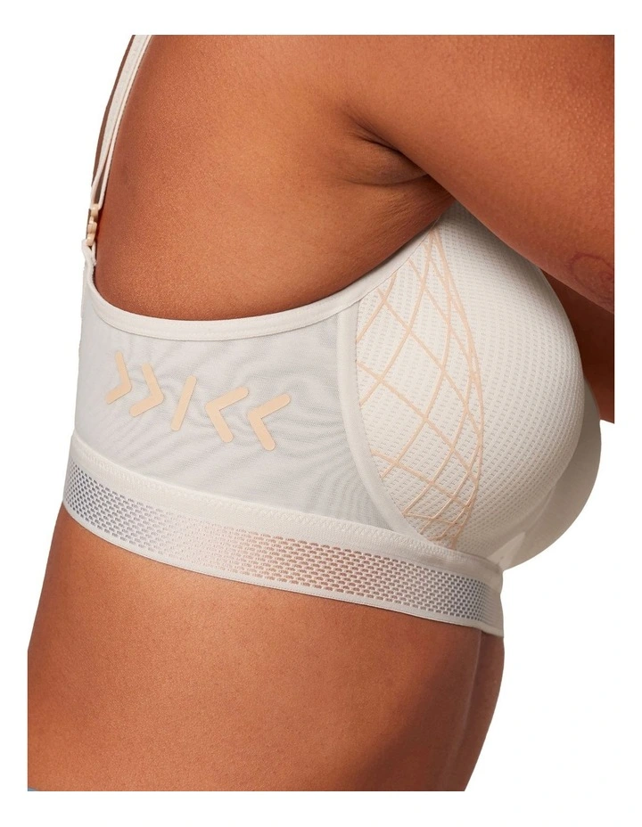 Triaction Cardio Cloud Bra in Fresh Powder image 3