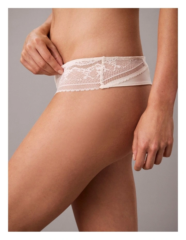 SIGNATURE STRETCH LACE THONG IVORY image 2