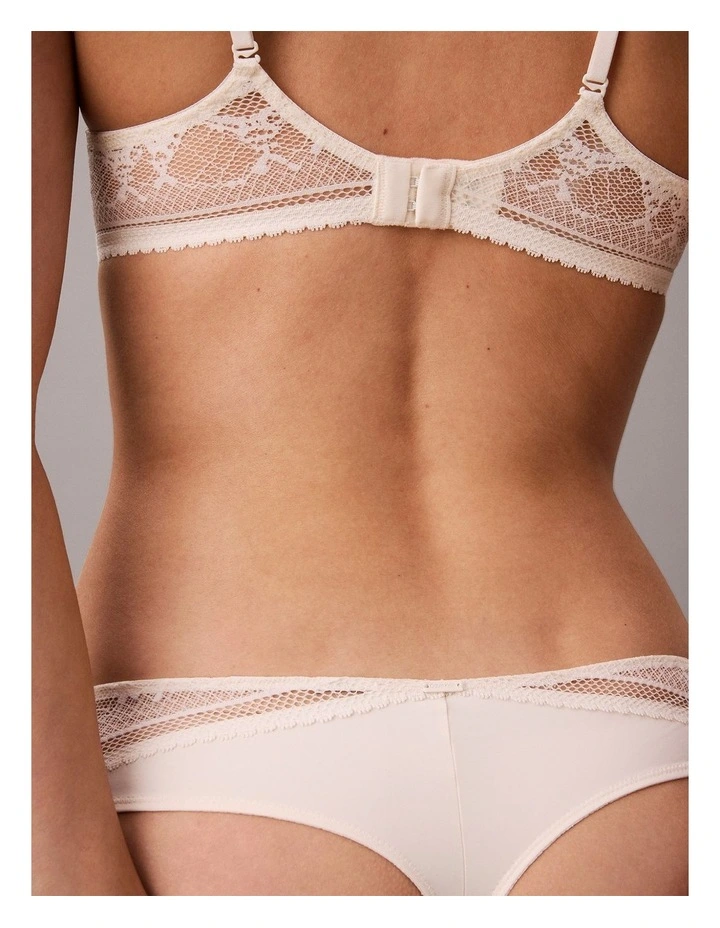 SIGNATURE STRETCH LACE THONG IVORY image 3