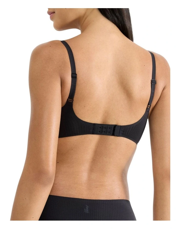 Zero Feel Pure Push-up Bra in Black image 2