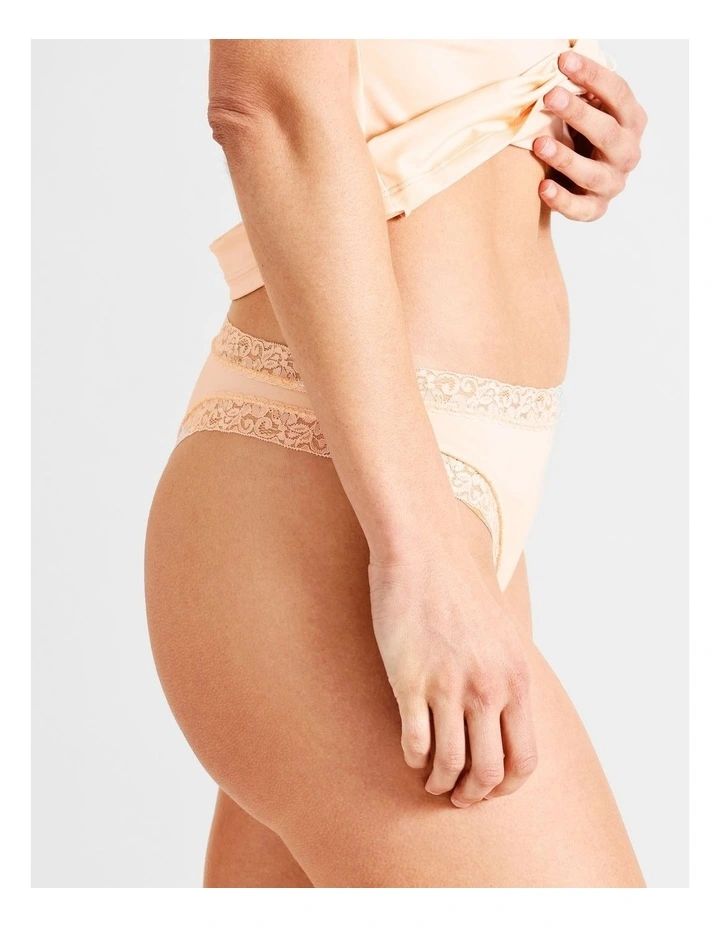 Everyday Lace G-string in Beige image 5
