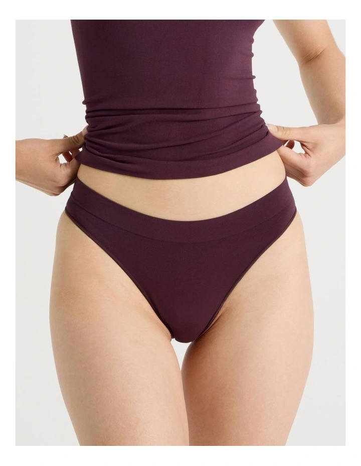Seamless G-string in Mauve image 1