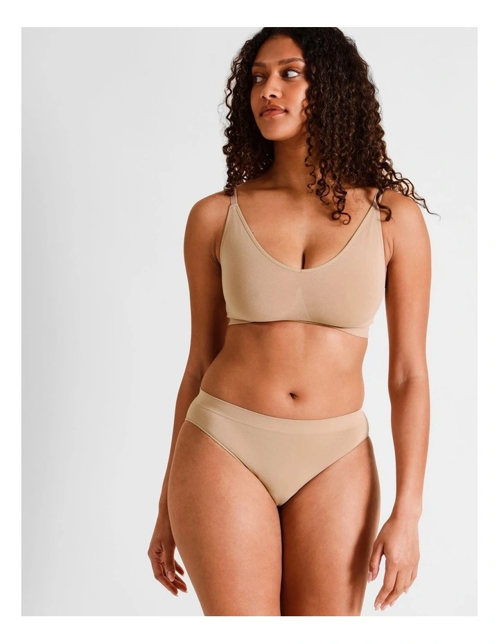 Seamless High Cut in Beige image 3