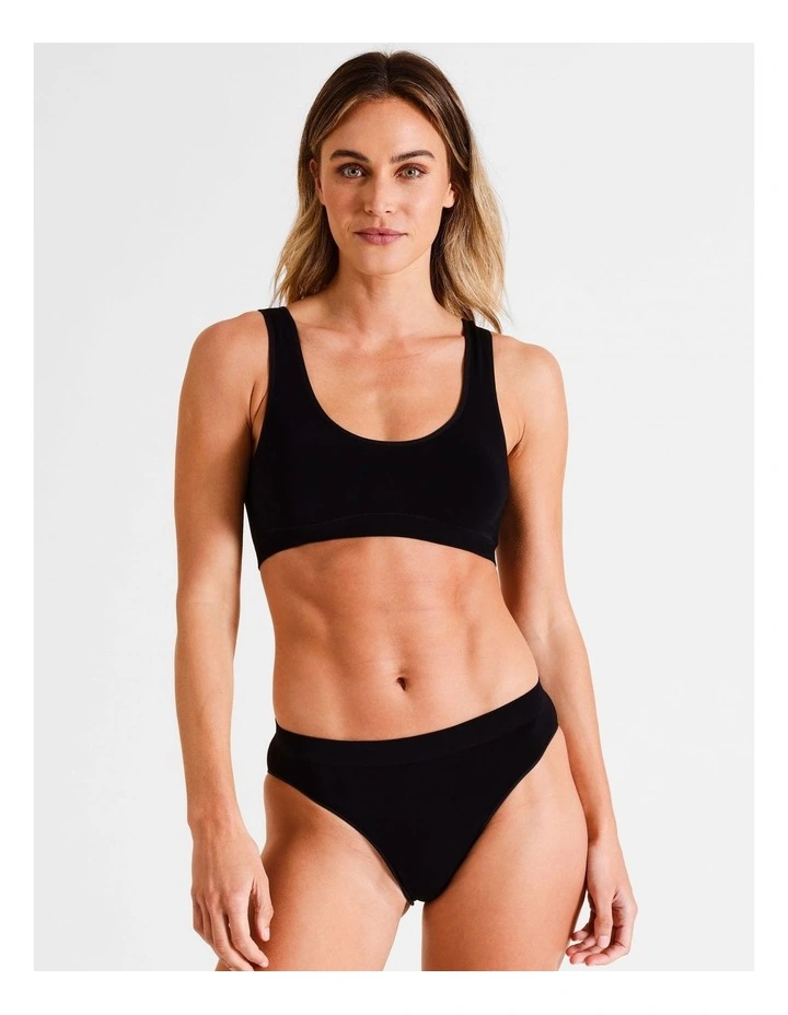 Seamless Scoop Crop Bralette in Black image 3