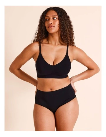 Seamless No Show Bralette in Black