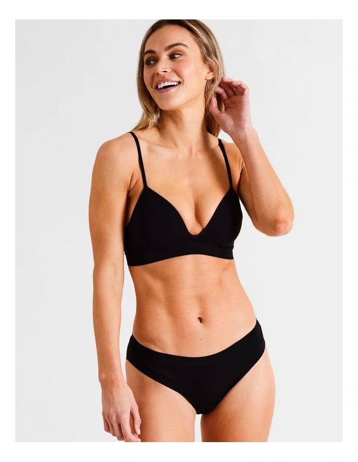 Seamless Padded Bralette in Black image 3