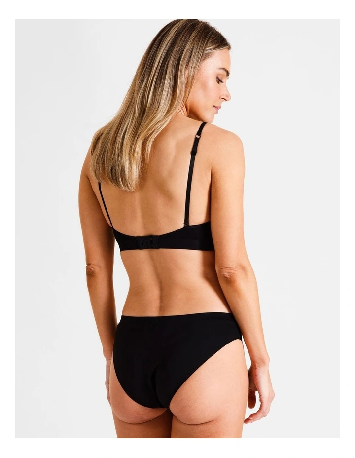 Seamless Padded Bralette in Black image 6