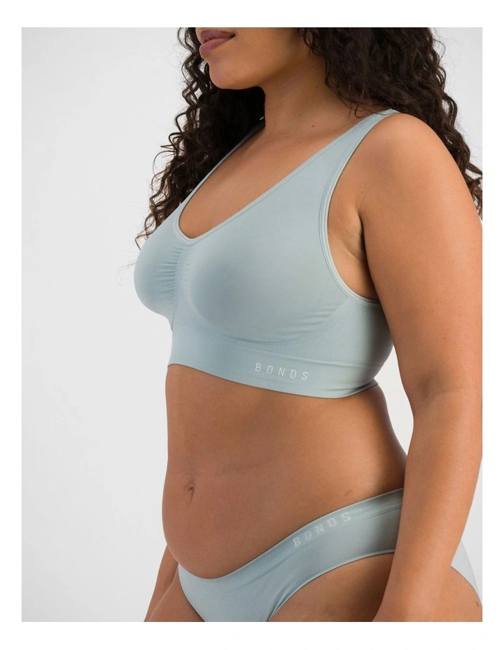 Comfy Seamless Crop in Muted Sage image 3