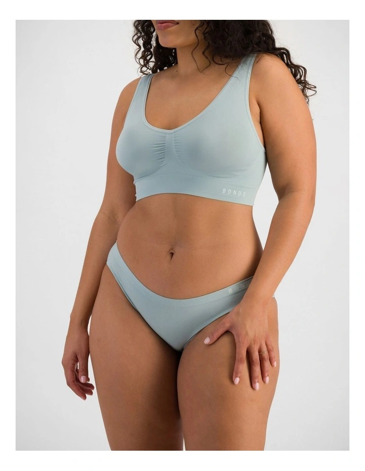 Comfy Seamless Crop in Muted Sage image 4
