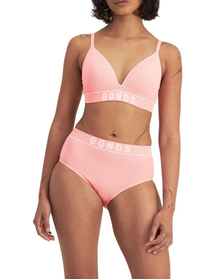 Retro Rib Seamless Wirefree Bra in Pink image 4
