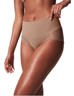 Super Smooth undie-tectable Lace Hi-hipster In Beige