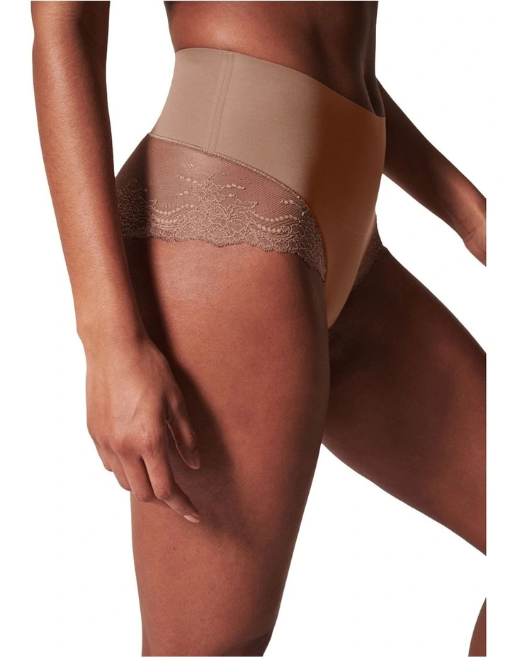 Super Smooth undie-tectable Lace Hi-hipster In Beige image 3