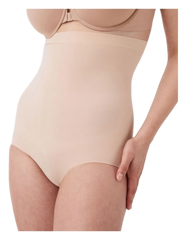 Everyday Smeamless Everyday Shaping HW Brief In Beige image 1